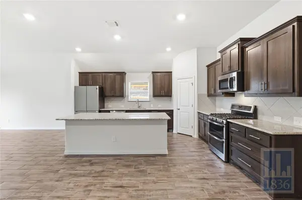 188 Danbark DR, Buda, TX 78610