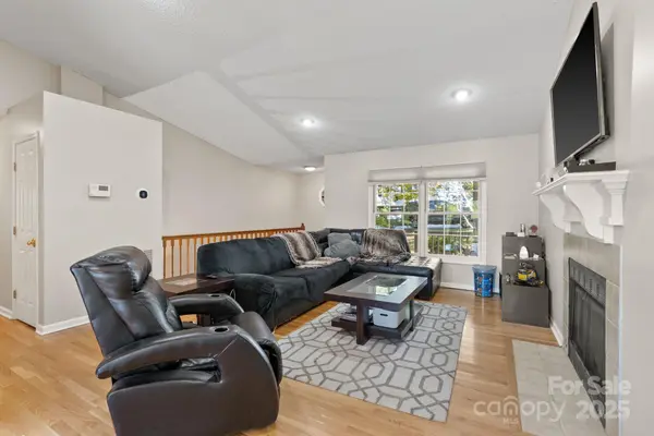 28 Foxberry DR, Arden, NC 28704
