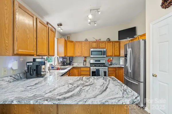 28 Foxberry DR, Arden, NC 28704