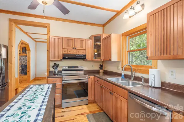 129 Valley Creek DR, Maggie Valley, NC 28751
