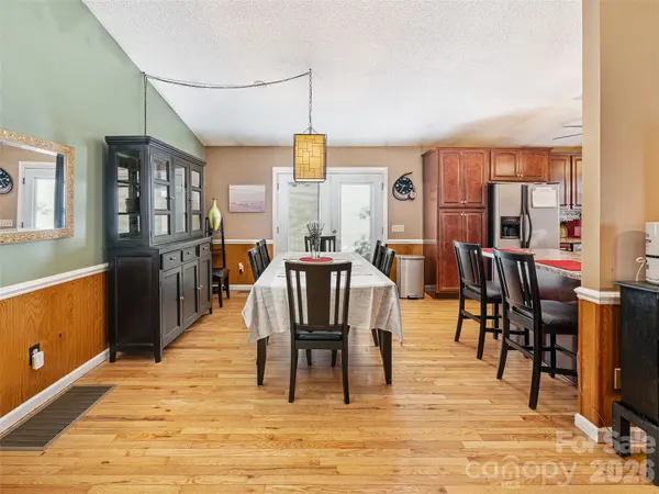 282 Sourwood DR, Spruce Pine, NC 28777