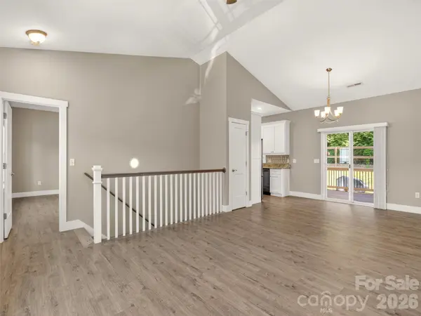 133 Asher LN, Etowah, NC 28729
