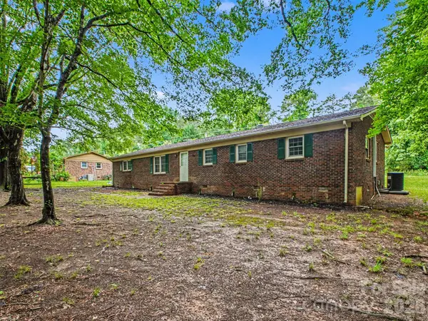211 Lakeview RD, Cherryville, NC 28021