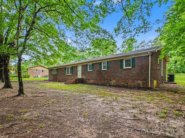 211 Lakeview RD, Cherryville, NC 28021