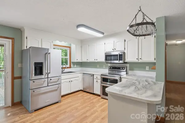 221 Shadowbrook RD, Mount Holly, NC 28120