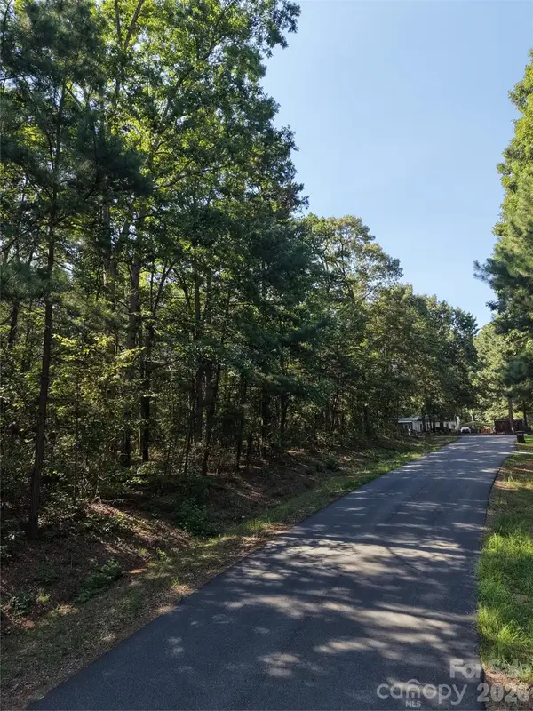 1550 Maiden Wood CIR, Maiden, NC 28650