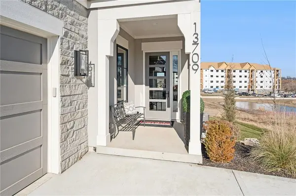 13709 Pembroke LN, Leawood, KS 66224