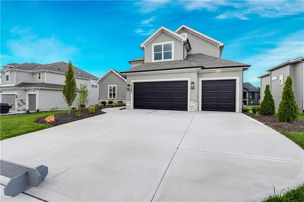 15387 W 161st TER, Olathe, KS 66062