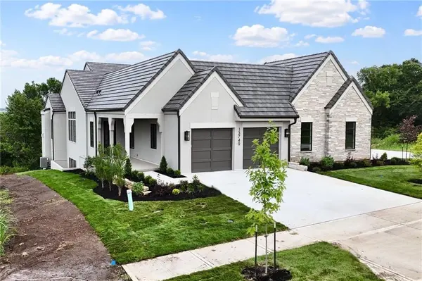 13749 Pembroke LN, Leawood, KS 66224