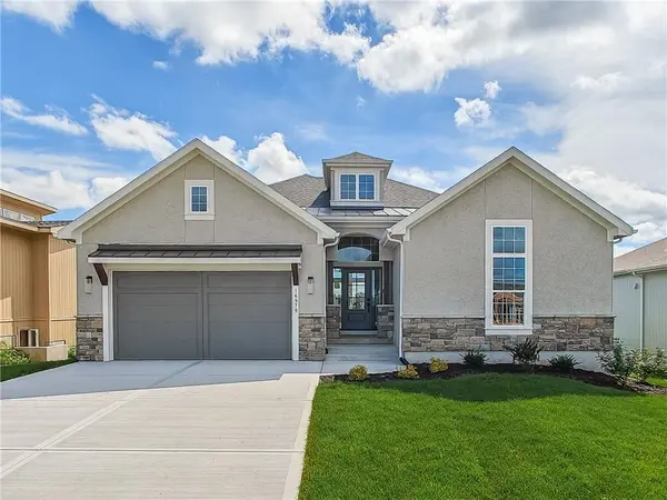 16979 S Cheshire ST, Olathe, KS 66062