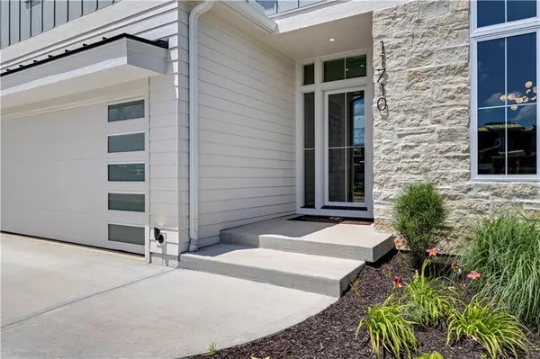11710 W 181st TER, Overland Park, KS 66013