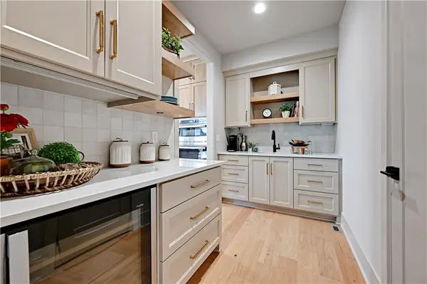 11803 W 181st TER, Overland Park, KS 66013