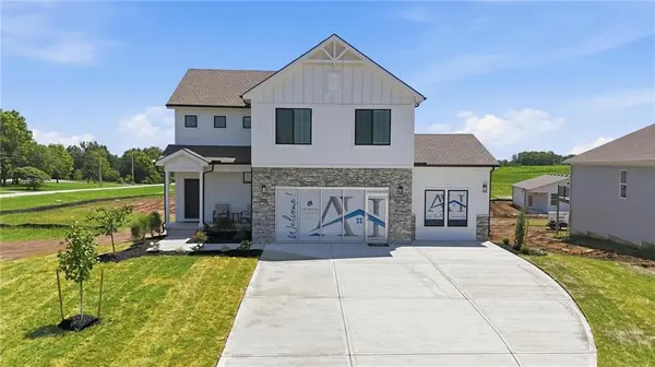 18355 W 205th ST, Spring Hill, KS 66083