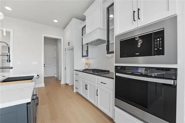 2127 NW killarney LN, Lee's Summit, MO 64081