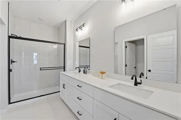 18204 W 166th TER, Olathe, KS 66062