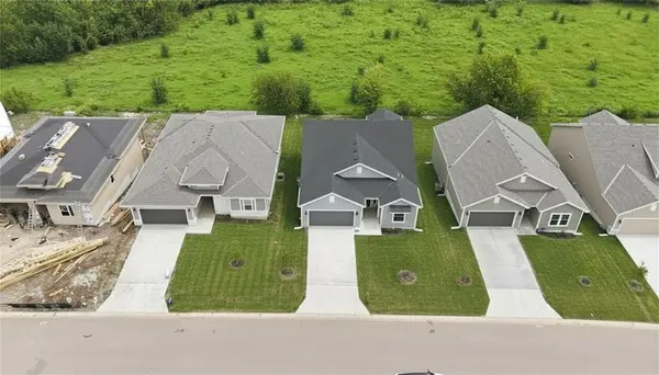 20665 Skyview LN, Spring Hill, KS 66083