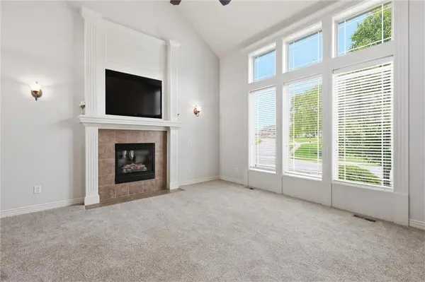 1217 Hampton DR, Raymore, MO 64083
