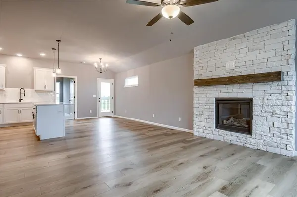 20560 Newcastle ST, Spring Hill, KS 66083