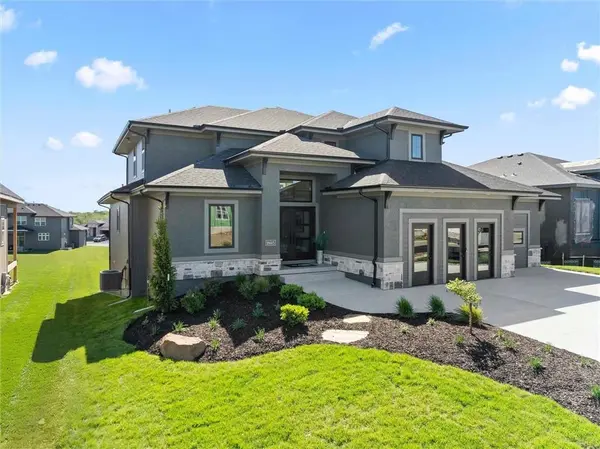 18605 Mohawk LN, Overland Park, KS 66085