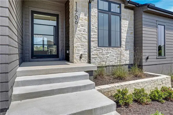 11706 W 181st TER, Overland Park, KS 66013