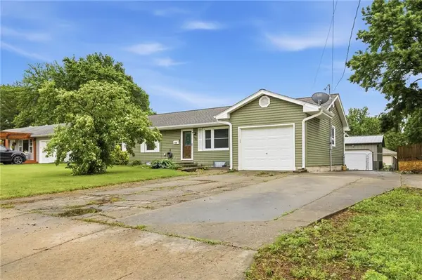 506 South DR, Marshall, MO 65340