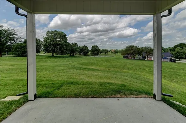 6400 NW 98th ST, Kansas City, MO 64153