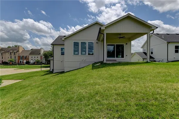 6400 NW 98th ST, Kansas City, MO 64153