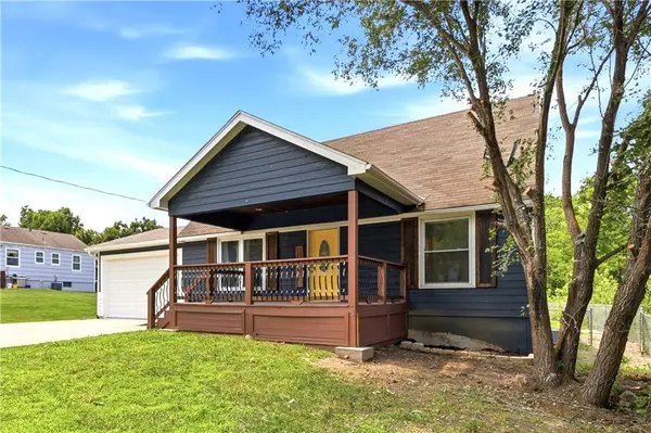 8848 LANE AVE, Kansas City, MO 64138