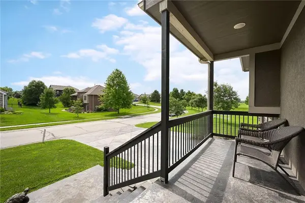 22614 Surrey LN, Peculiar, MO 64078