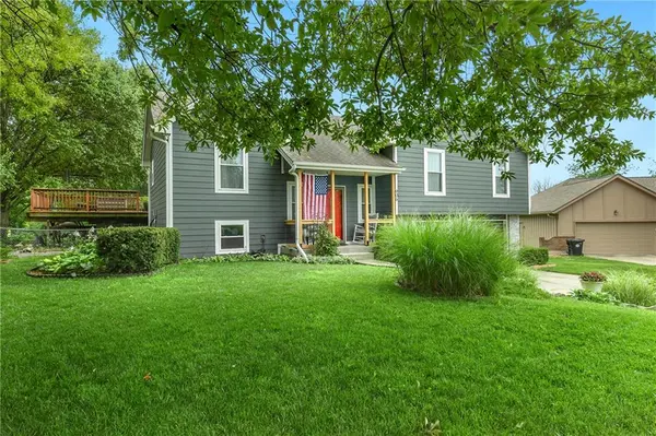906 Fairview CIR, Pleasant Hill, MO 64080