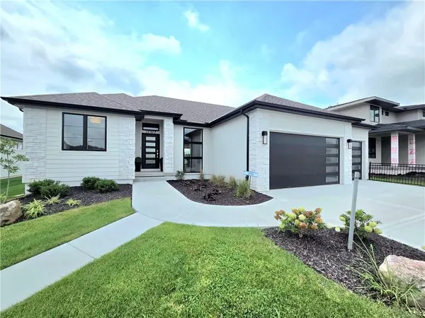 17377 W 169th TER, Olathe, KS 66062