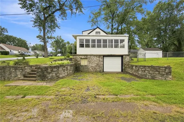 2800 S 8th TER, Kansas City, KS 66103