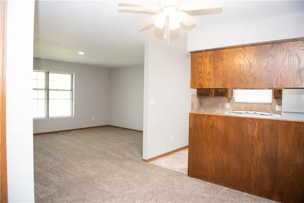 9805 View High DR, Kansas City, MO 64134