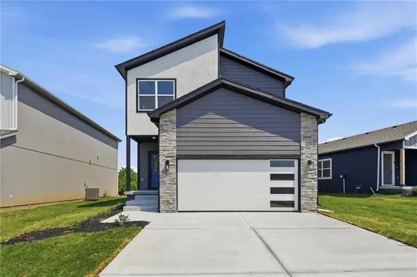 806 Glenn CIR, Raymore, MO 64083