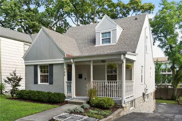 704 E 63rd TER, Kansas City, MO 64113