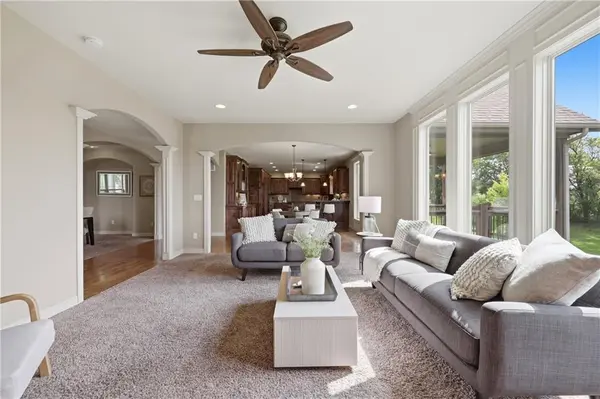4229 S White Sands CT, Blue Springs, MO 64015