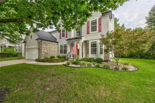 15712 W 158th TER, Olathe, KS 66062
