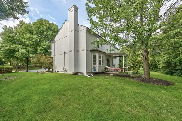 15712 W 158th TER, Olathe, KS 66062