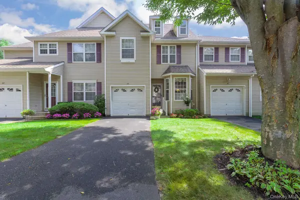 29 Avery CT, Nesconset, NY 11767
