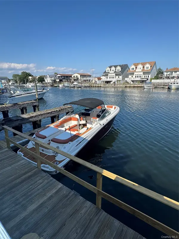 281 Woodcleft AVE #2, Freeport, NY 11520