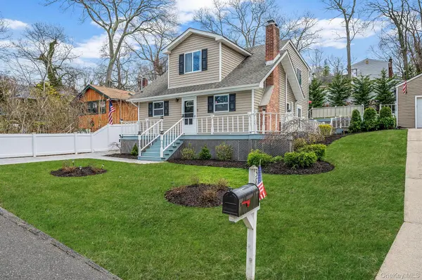 38 Hawthorne RD,  Rocky Point,  NY 11778