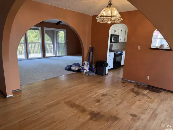 1913 Kasold DR, Lawrence, KS 66047