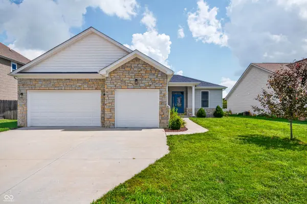 2981 Daylily DR, Columbus, IN 47201