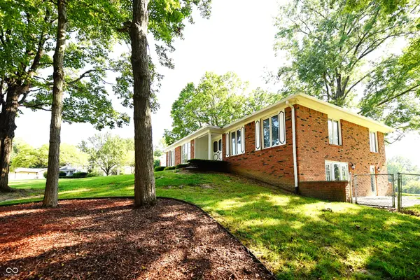 509 Oak Boulevard West DR, Greenfield, IN 46140