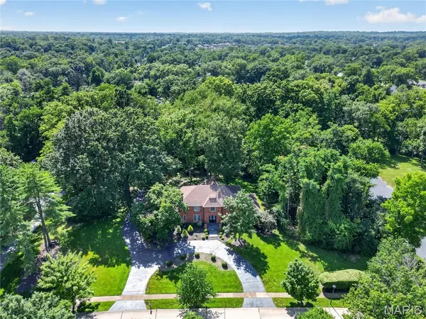 139 Ladue Lake DR, Creve Coeur, MO 63141