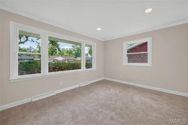 305 Ward DR, Ferguson, MO 63135
