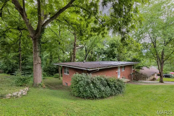 828 Willoway AVE, East Alton, IL 62024