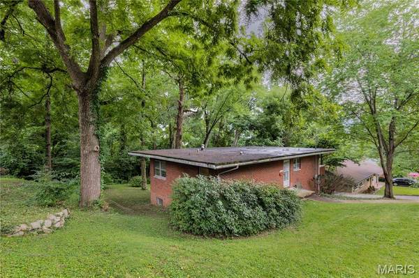 828 Willoway AVE, East Alton, IL 62024