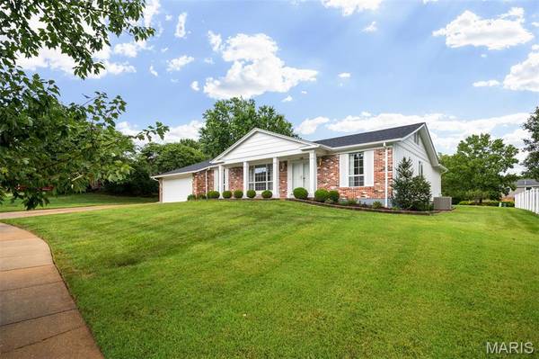 318 Royal Village DR, Manchester, MO 63011