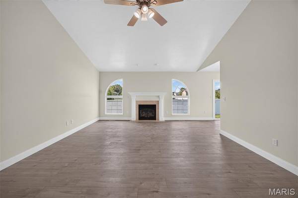 70 Bridgewater LN, Highland, IL 62249
